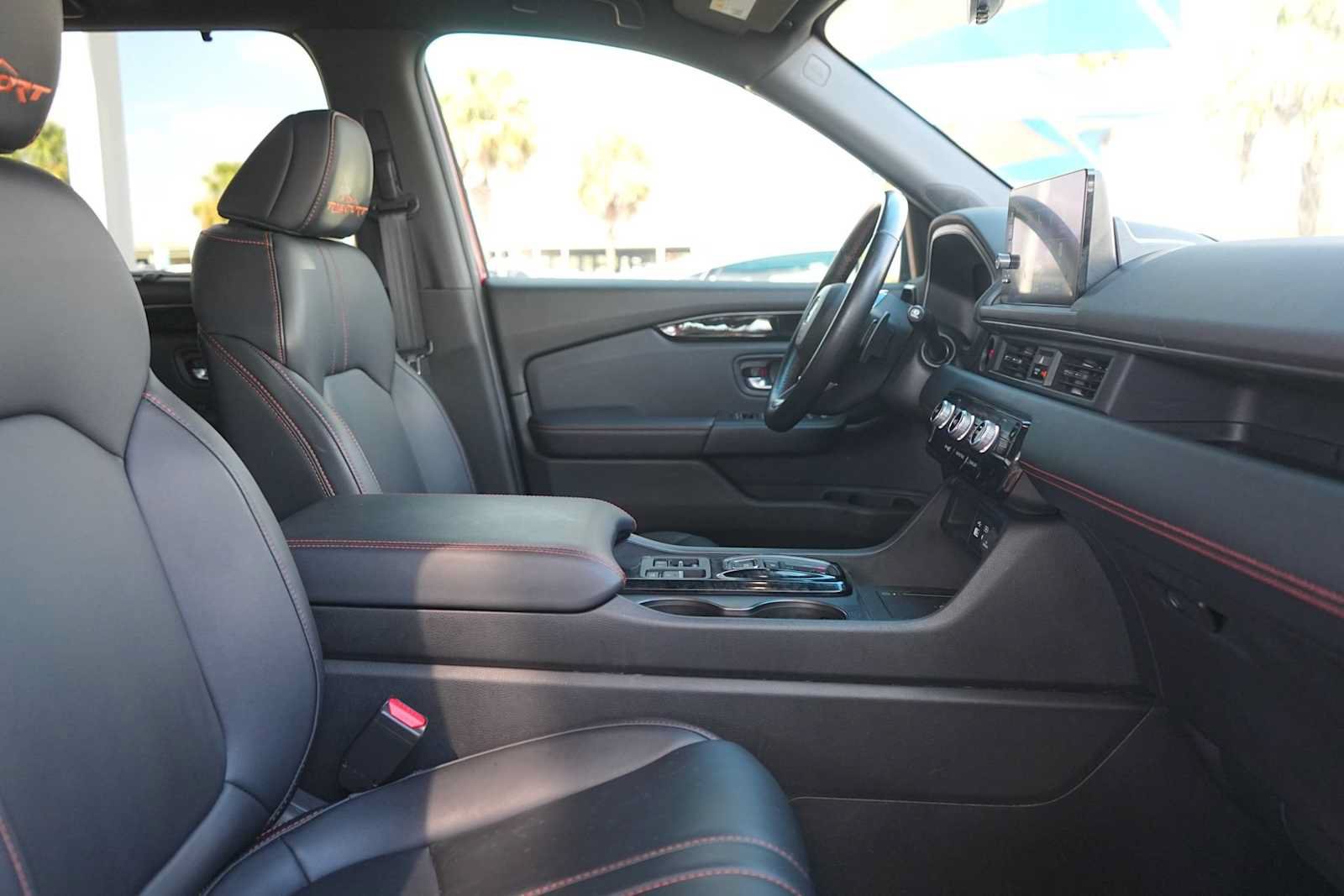 Certified 2025 Honda Pilot TrailSport image 15