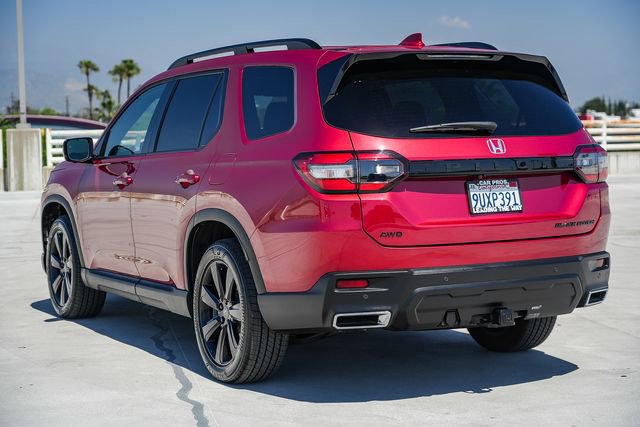 Certified 2025 Honda Pilot Black Edition image 8