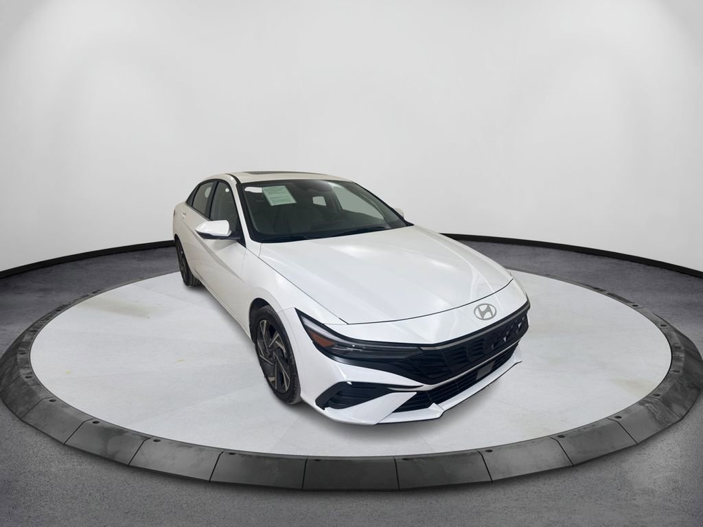 Used 2025 Hyundai Elantra Limited FWD image 3
