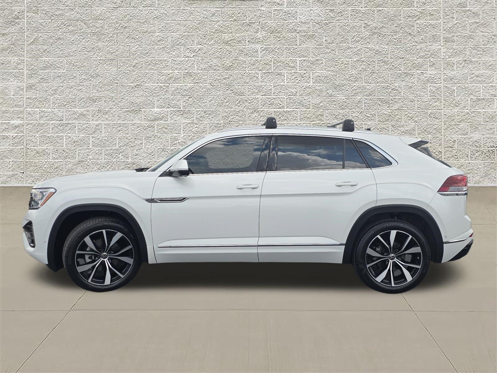 Certified 2024 Volkswagen Atlas Cross Sport SEL Premium R-Line AWD/4WD image 4