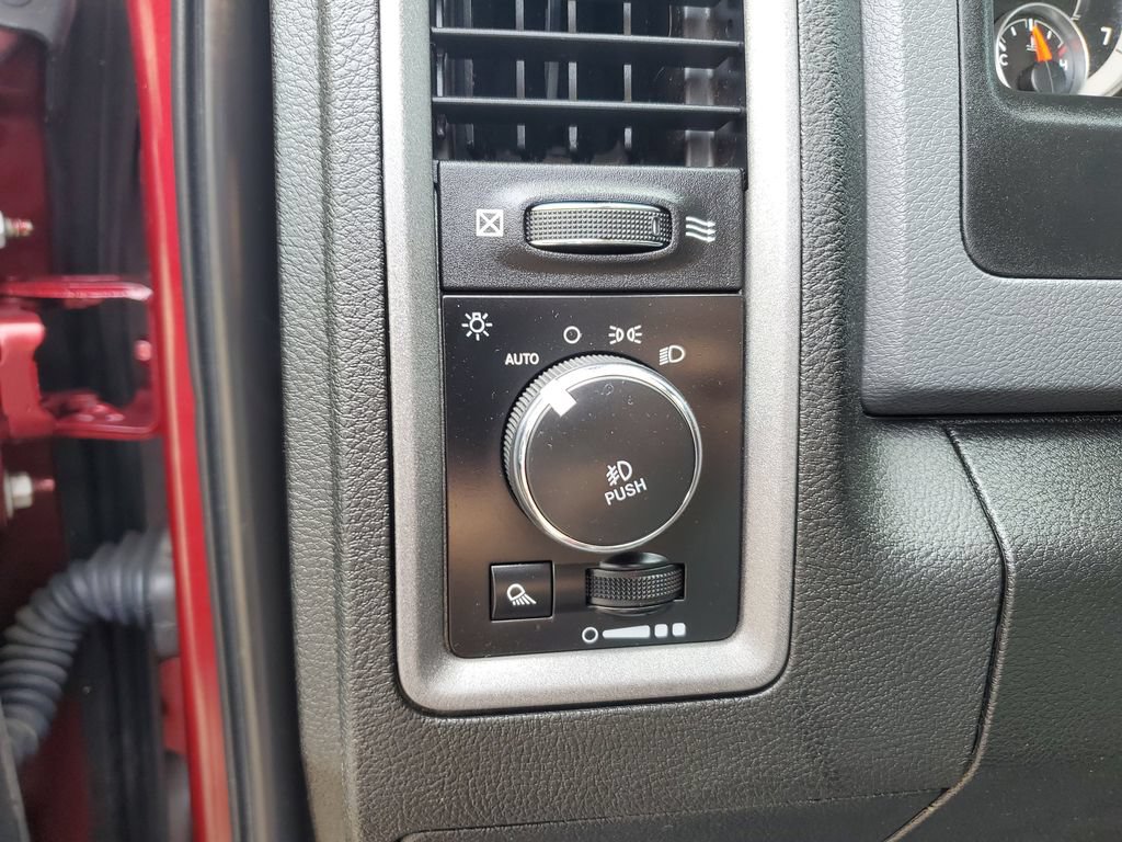 Used 2019 RAM 1500 Express w/ Express Value Package AWD/4WD image 15