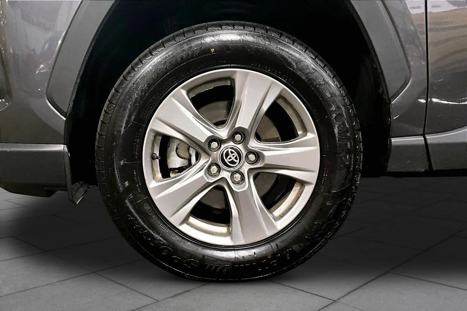 Used 2025 Toyota RAV4 XLE AWD/4WD image 11