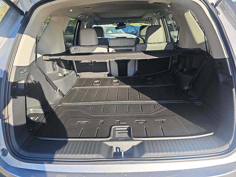 Used 2025 Honda Pilot Elite image 35