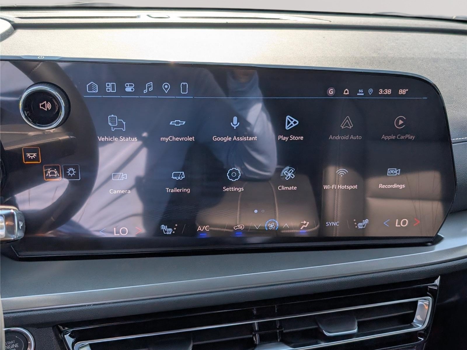 New 2027 Chevrolet Traverse LT w/ Driver Confidence Package FWD image 25