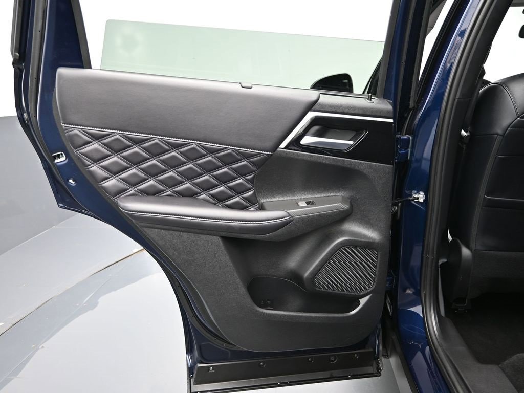 Used 2024 Mitsubishi Outlander SEL image 35