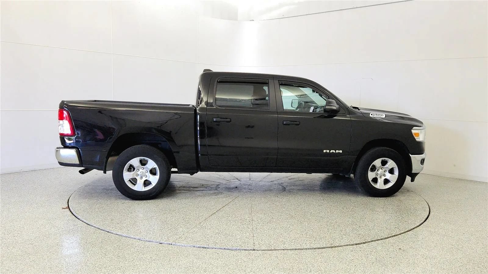 Used 2023 RAM 1500 Big Horn AWD/4WD image 9
