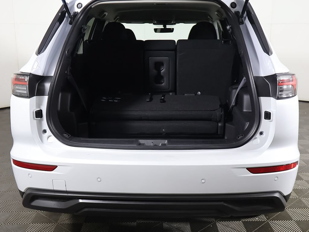 New 2026 Mitsubishi Outlander ES AWD/4WD image 17