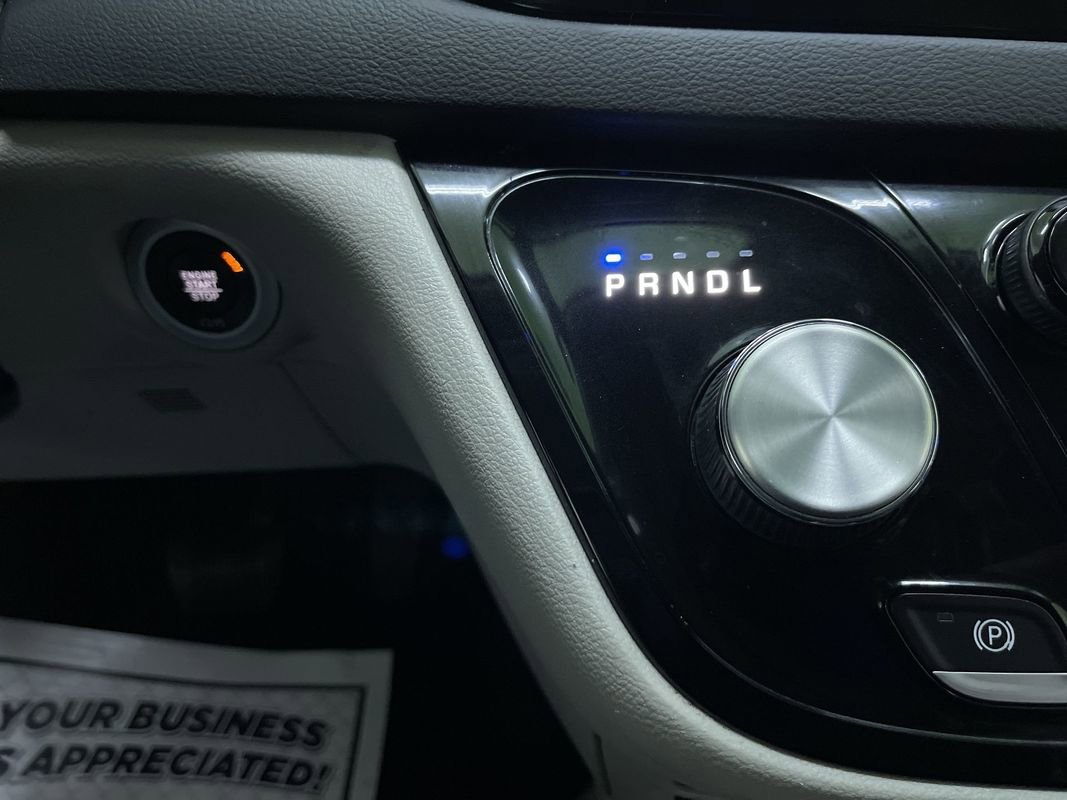 Used 2022 Chrysler Voyager LX image 23