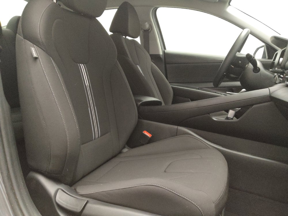 Used 2025 Hyundai Elantra Hybrid FWD image 21