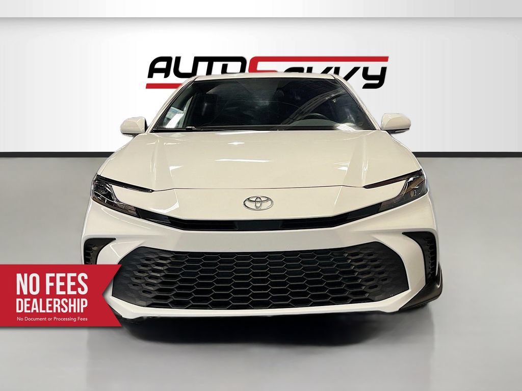 Used 2025 Toyota Camry SE FWD image 2