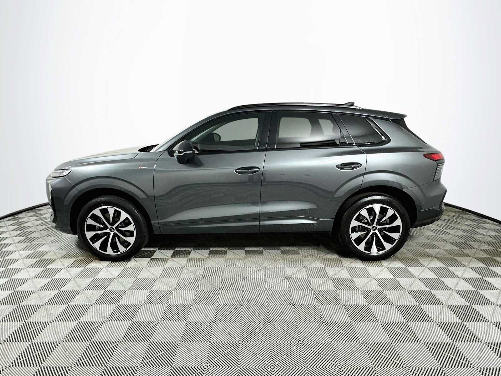 New 2026 Audi Q3 quattro 2.0T AWD/4WD image 4
