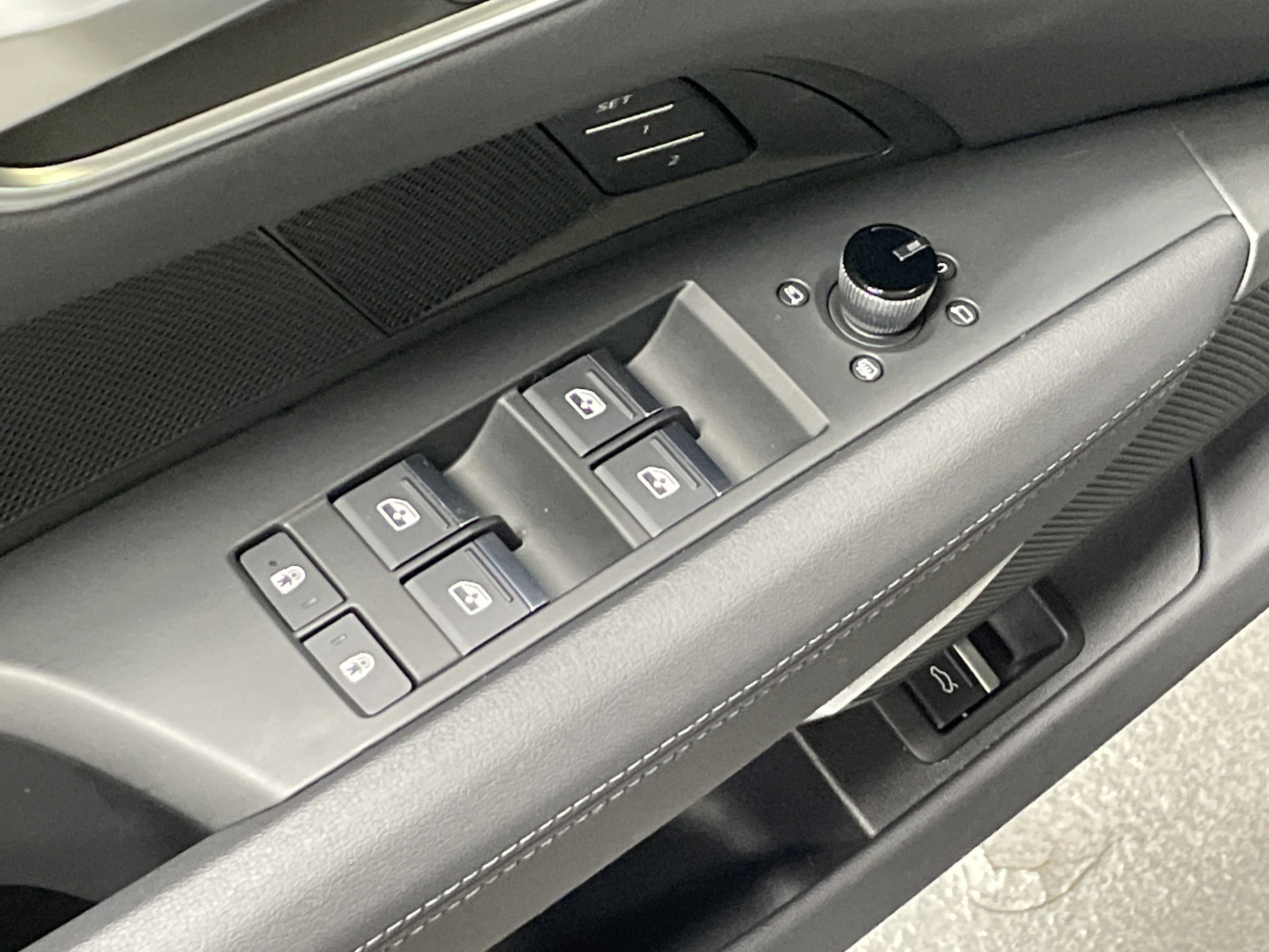 Used 2023 Audi e-tron GT Premium Plus image 18