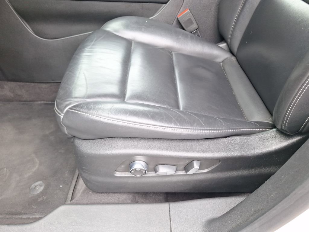 Used 2024 Cadillac XT4 Premium Luxury image 5