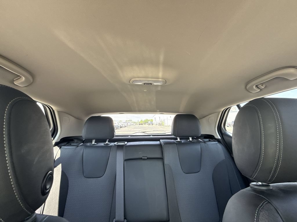 Certified 2022 Buick Encore GX Select w/ Sport Touring Package FWD image 28