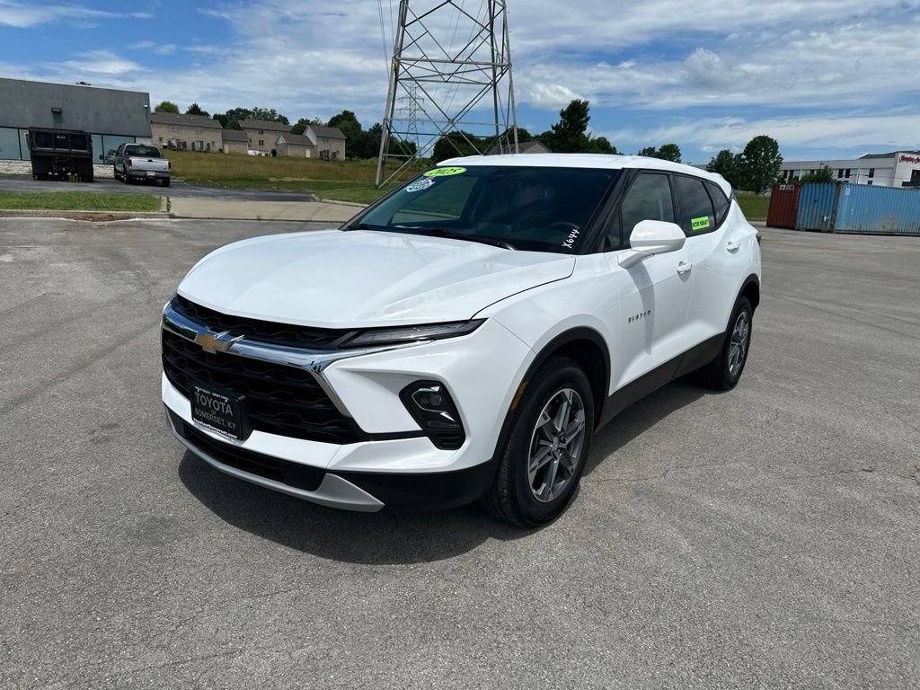 Used 2025 Chevrolet Blazer LT AWD/4WD image 3
