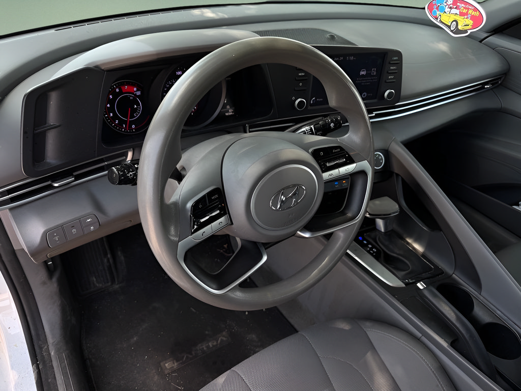 Used 2021 Hyundai Elantra SE FWD image 18