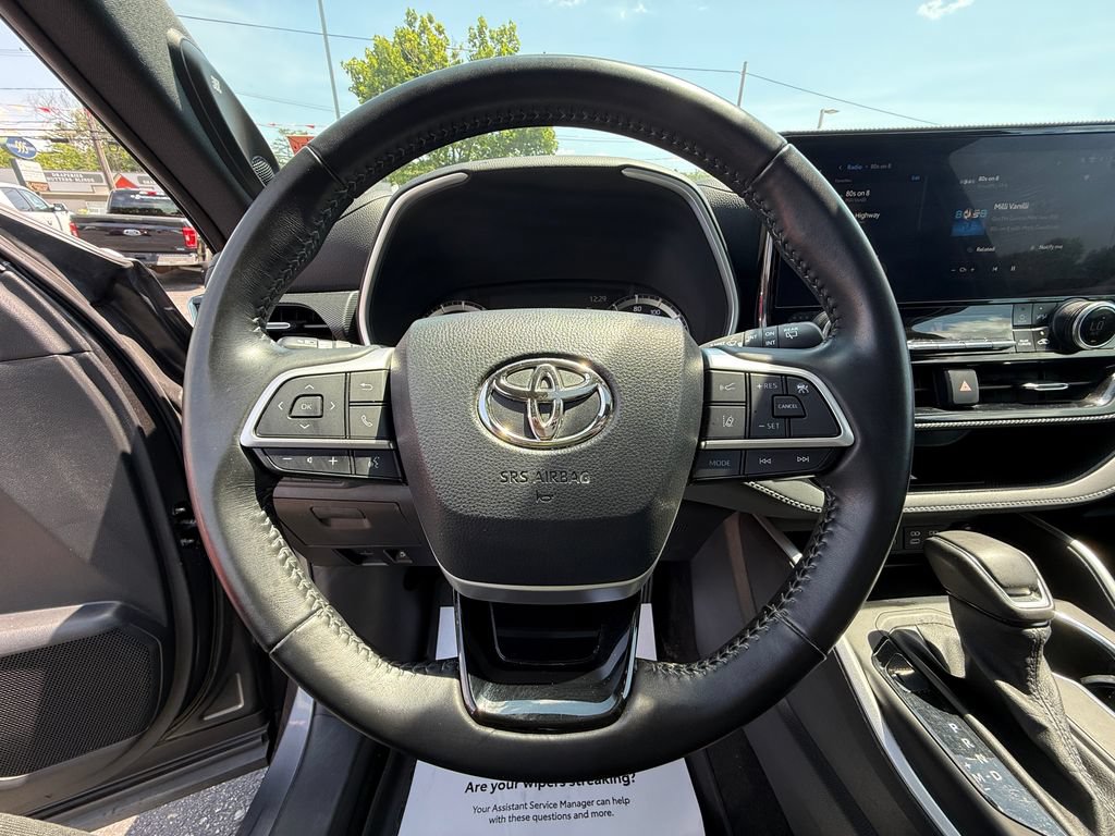Used 2023 Toyota Highlander XSE AWD/4WD image 7