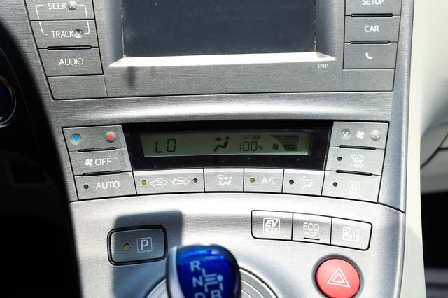 Used 2015 Toyota Prius Four image 33