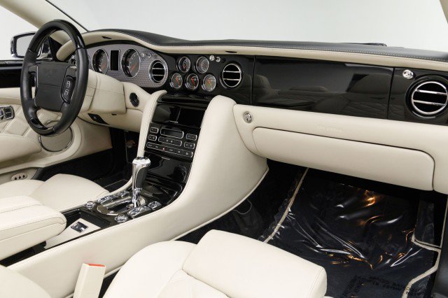 Used 2010 Bentley Azure T image 6