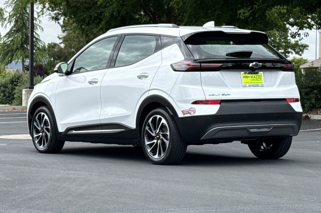 Used 2023 Chevrolet Bolt EUV Premier w/ Sun & Sound Package FWD image 3