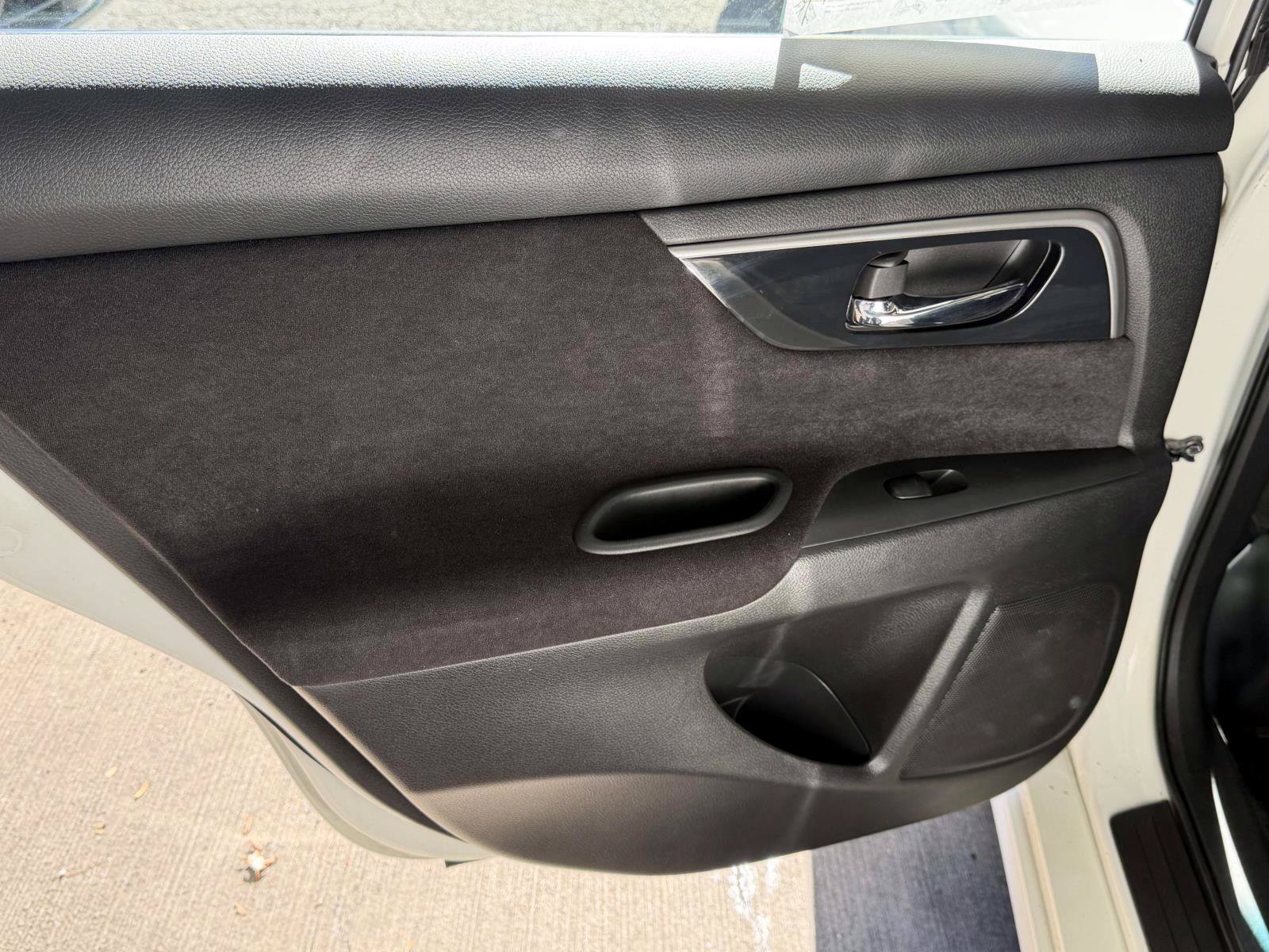 Used 2013 Nissan Altima 3.5 SV w/ Navigation Pkg FWD image 11