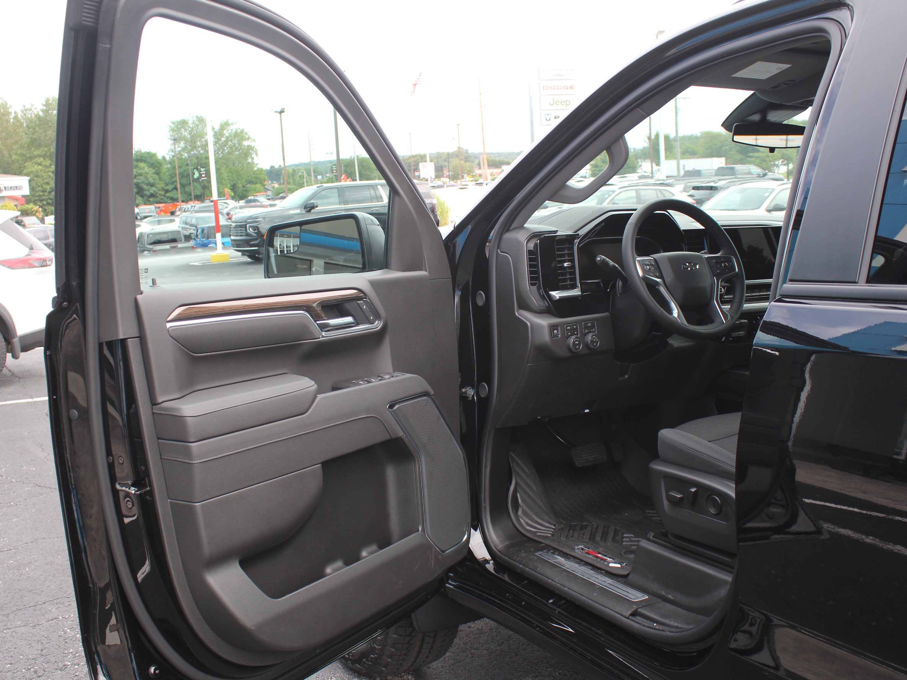 New 2026 Chevrolet Silverado 1500 LT Trail Boss AWD/4WD image 10