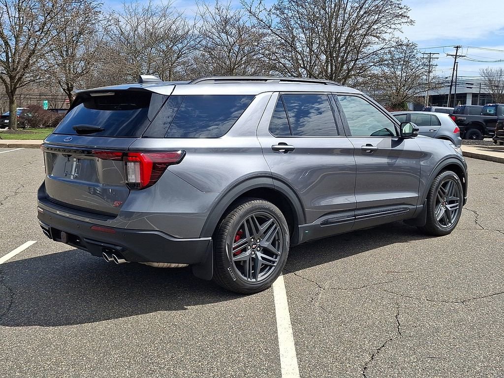 Used 2025 Ford Explorer ST image 9