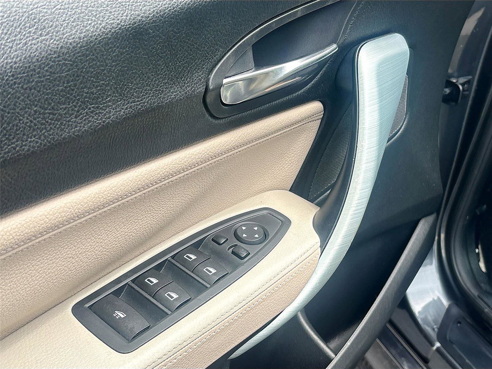 Used 2015 BMW M235i Convertible image 19