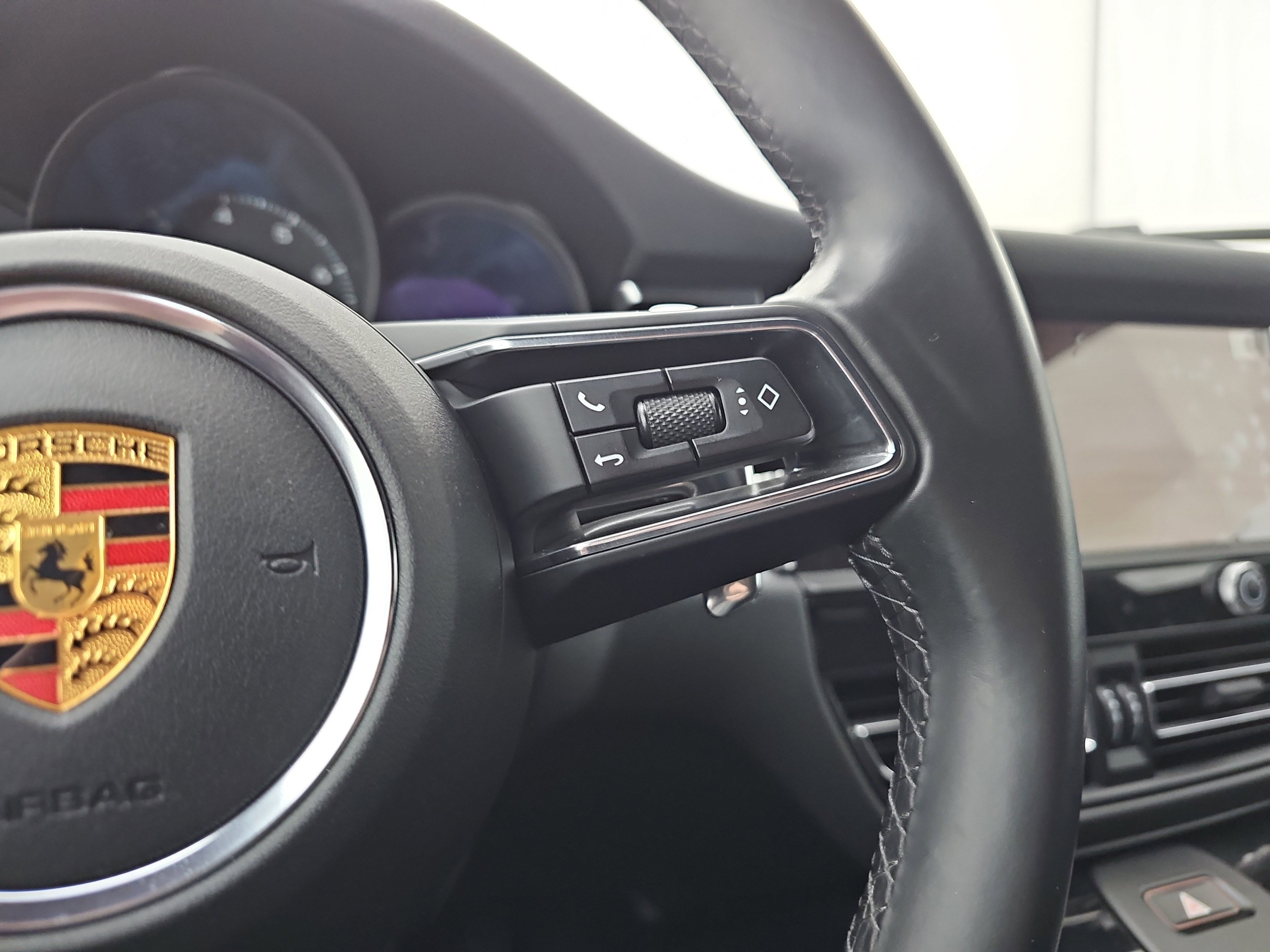 Used 2022 Porsche Macan image 31