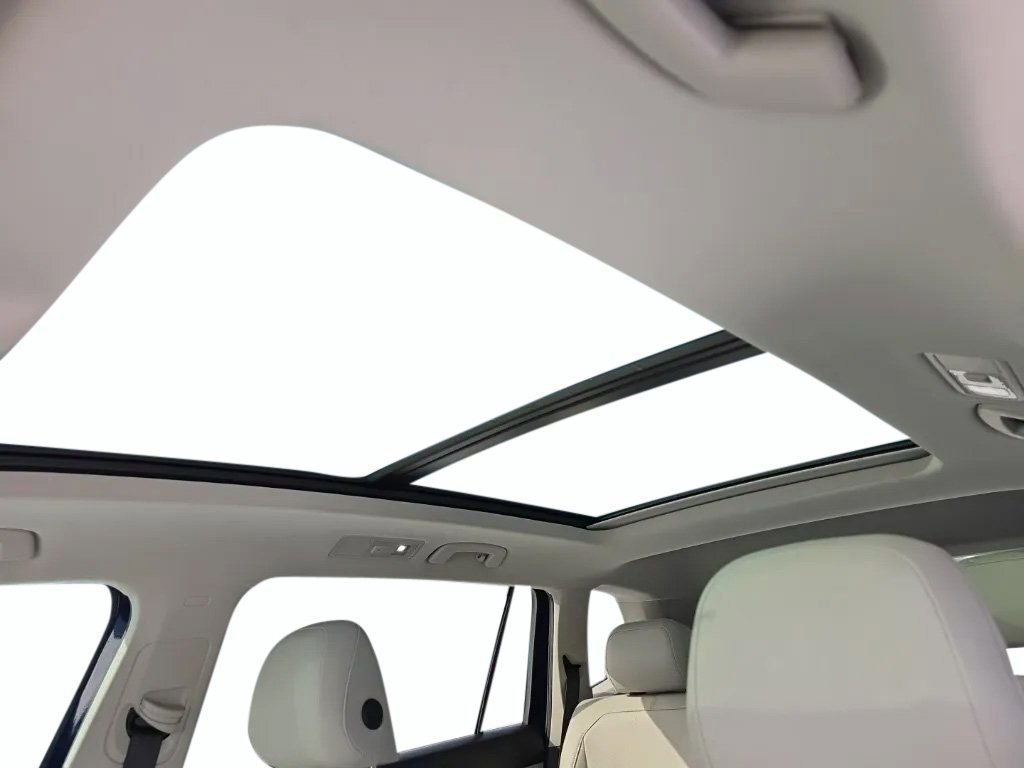 Used 2022 Volkswagen Tiguan SE AWD/4WD image 27