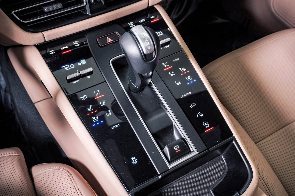 Certified 2025 Porsche Macan image 24