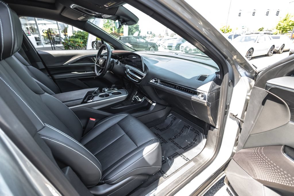 Used 2024 Cadillac Lyriq Sport RWD image 28