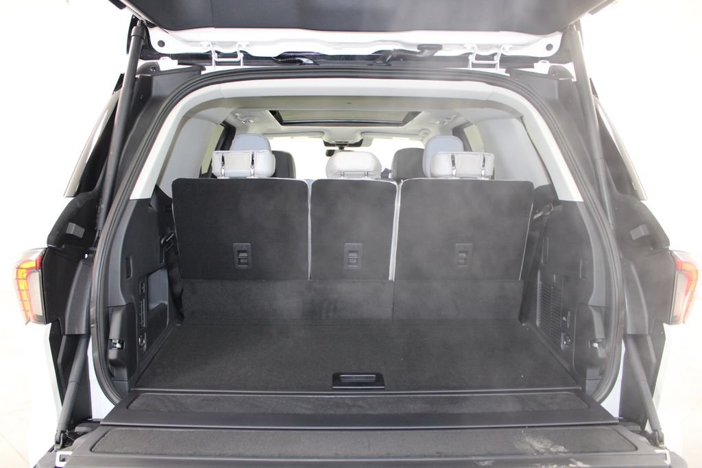 New 2026 Lincoln Navigator Reserve AWD/4WD image 16