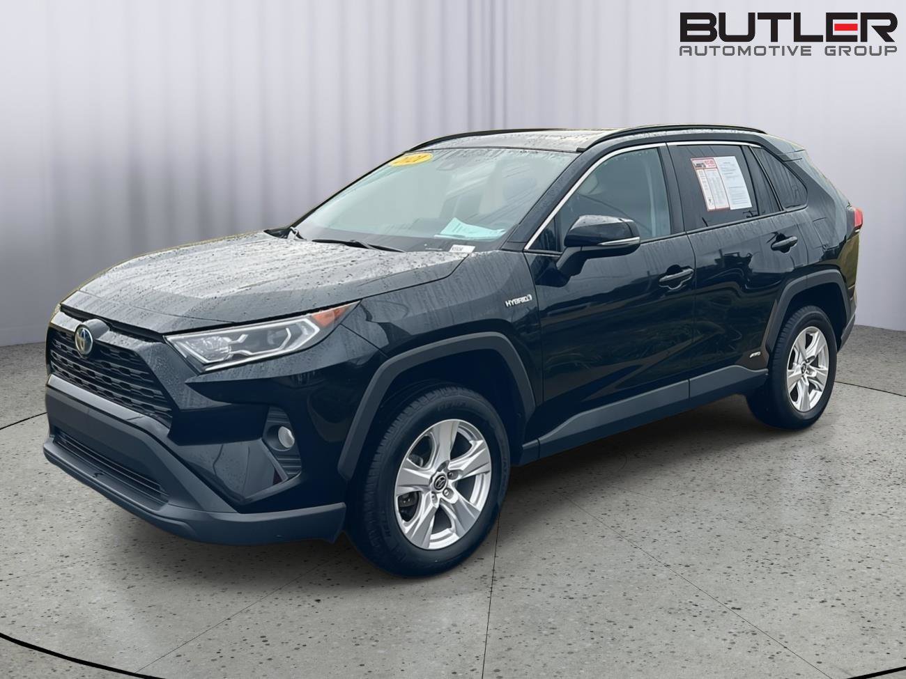 Used 2021 Toyota RAV4 XLE image 1