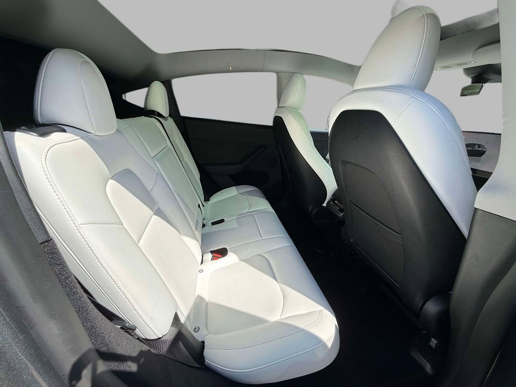 Used 2024 Tesla Model Y Long Range AWD/4WD image 16