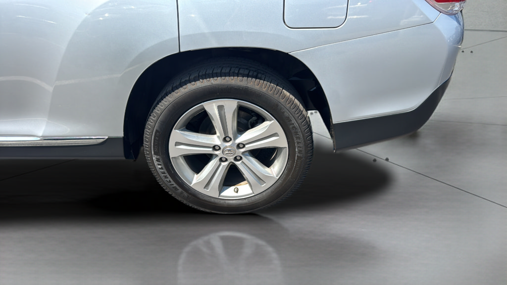 Used 2012 Toyota Highlander Limited w/ Tow Pkg FWD image 39