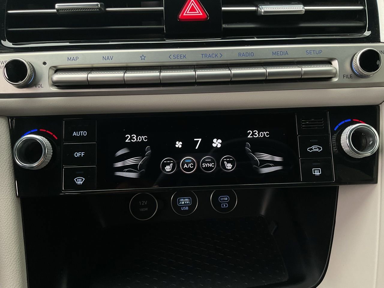 Used 2025 Genesis G70 2.5T RWD image 29