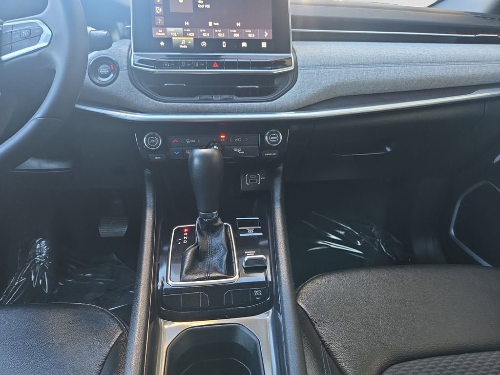 Used 2024 Jeep Compass Latitude image 12