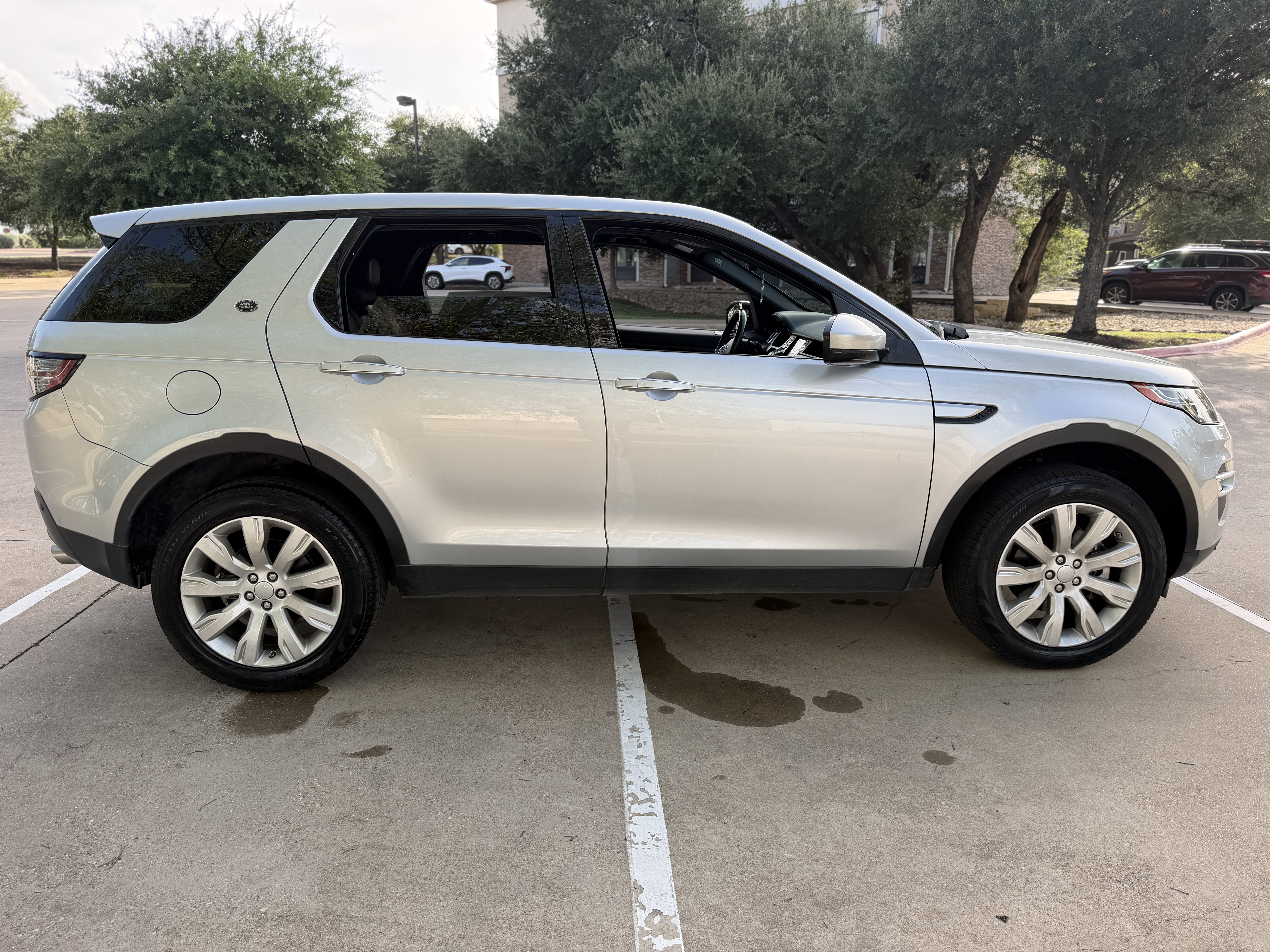 Used 2015 Land Rover Discovery Sport HSE Luxury AWD/4WD image 8
