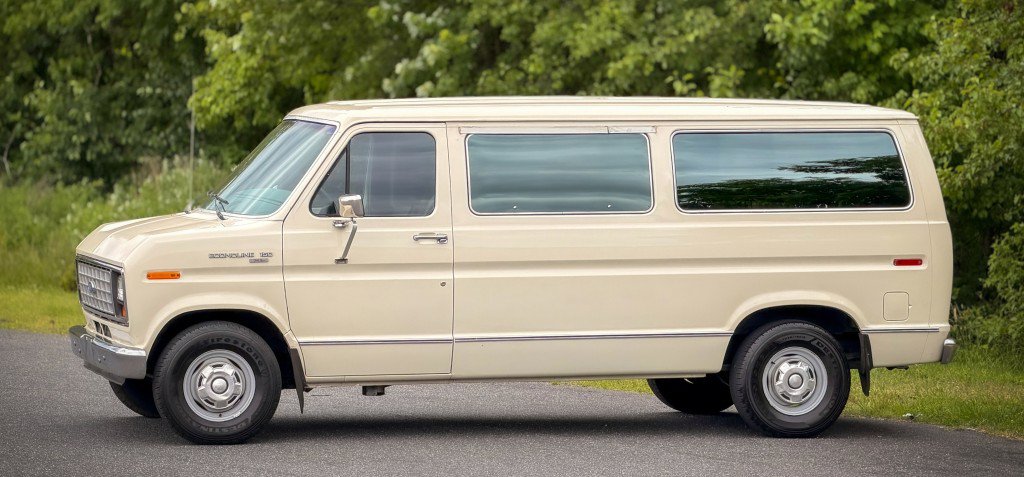 Used 1990 Ford E-150 and Econoline 150 RWD image 3