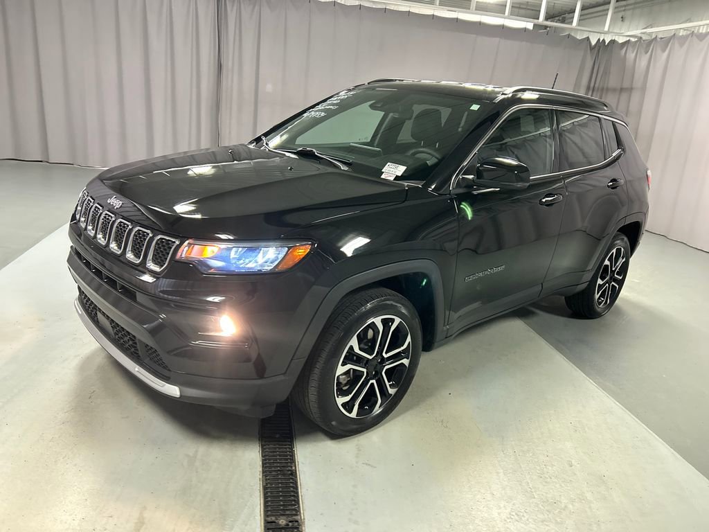 Used 2024 Jeep Compass Limited image 3