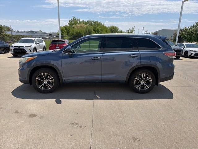 Used 2016 Toyota Highlander XLE AWD/4WD image 2