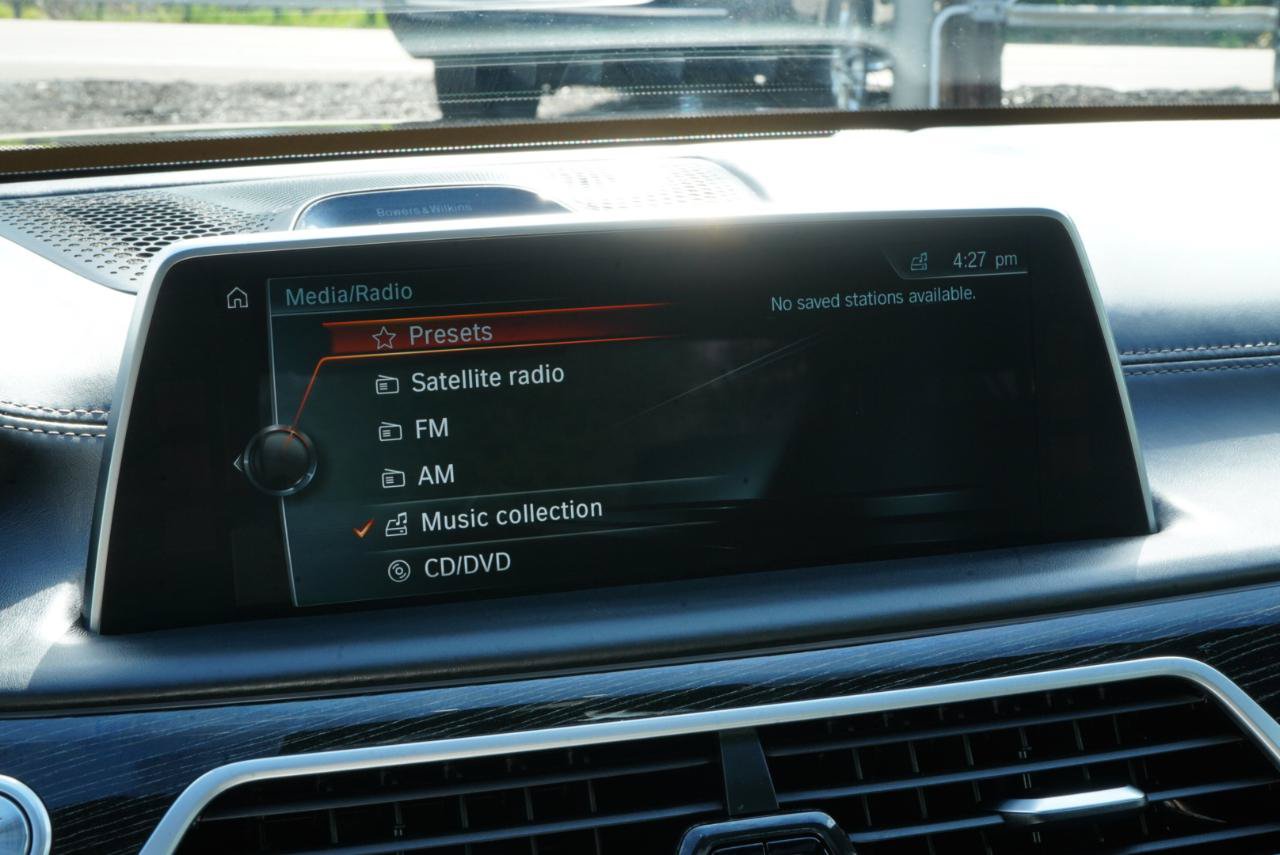 Used 2017 BMW 750i RWD image 33