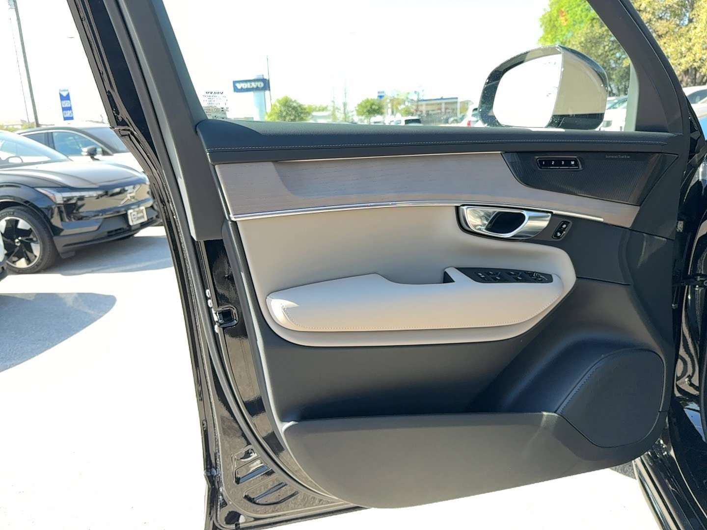 New 2026 Volvo XC90 T8 Plus w/ Protection Package Premier AWD/4WD image 10