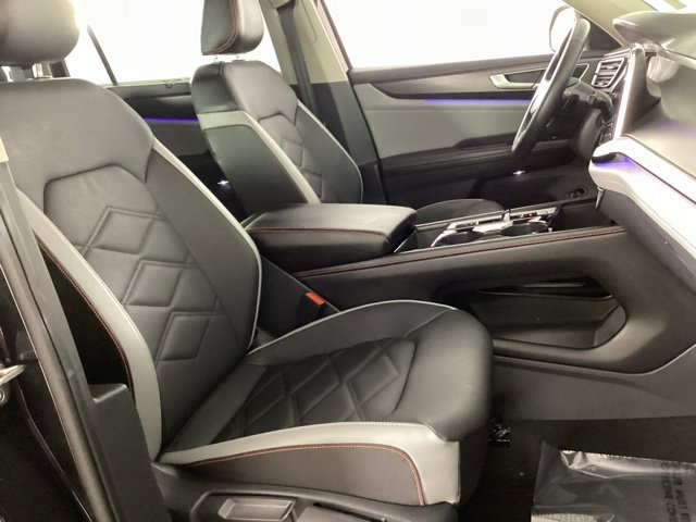 Used 2025 Volkswagen Atlas Peak Edition SE AWD/4WD image 22
