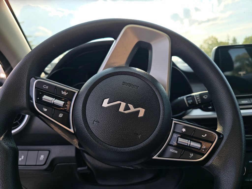 Used 2024 Kia Forte LXS w/ LXS Technology Package FWD image 18