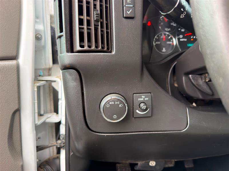 Used 2018 Chevrolet Express 3500 Extended w/ Driver Convenience Package RWD image 8
