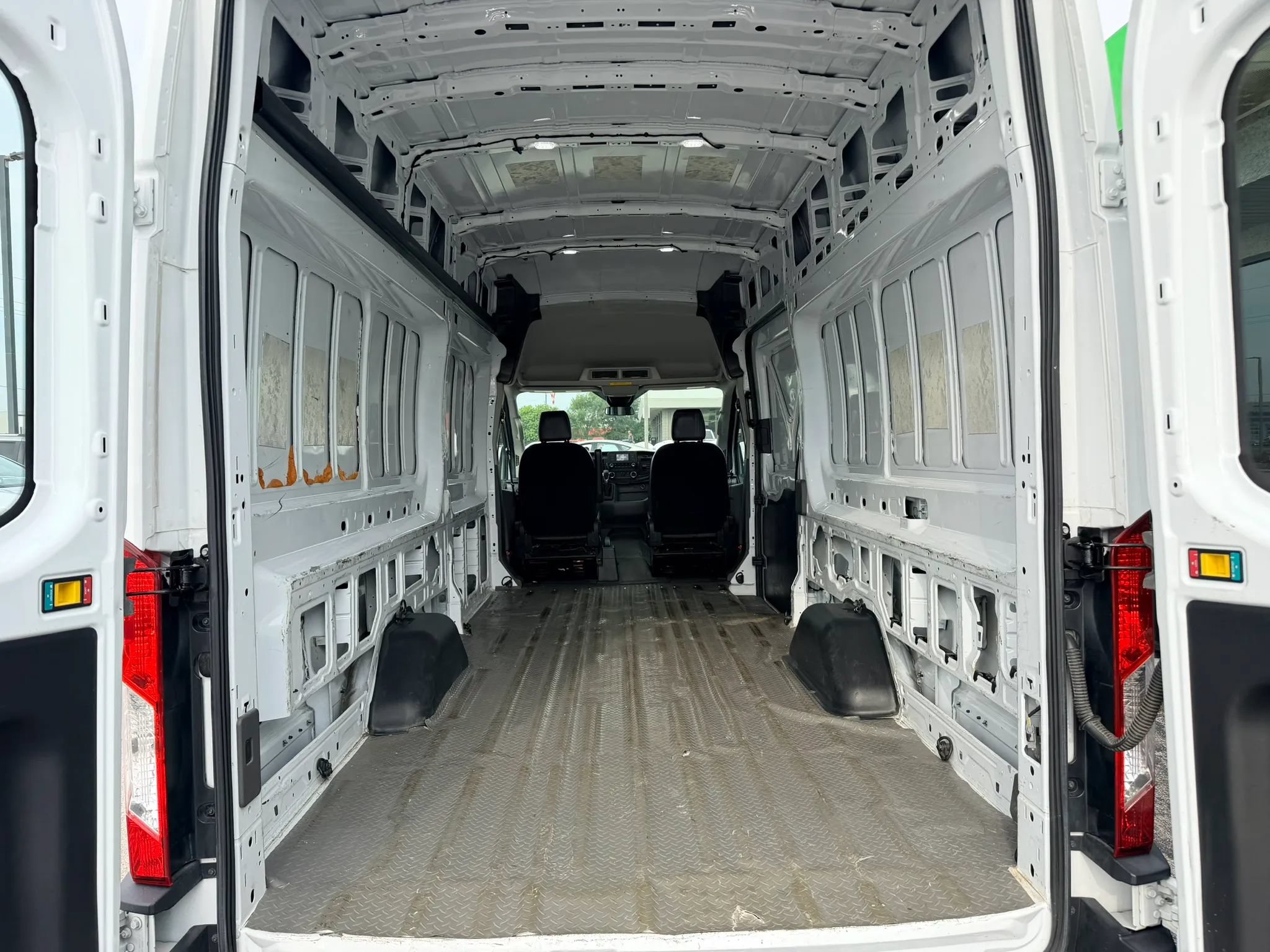 Used 2020 Ford Transit 250 148 High Roof Extended RWD image 12