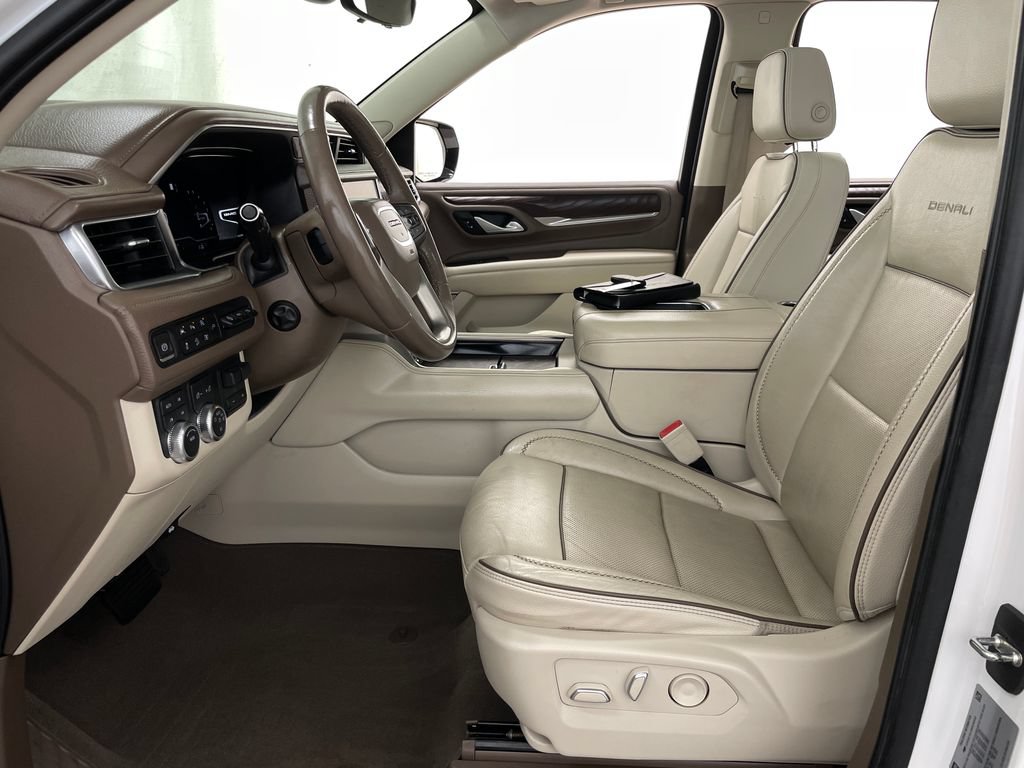 Used 2022 GMC Yukon XL Denali w/ Denali Premium Package AWD/4WD image 9