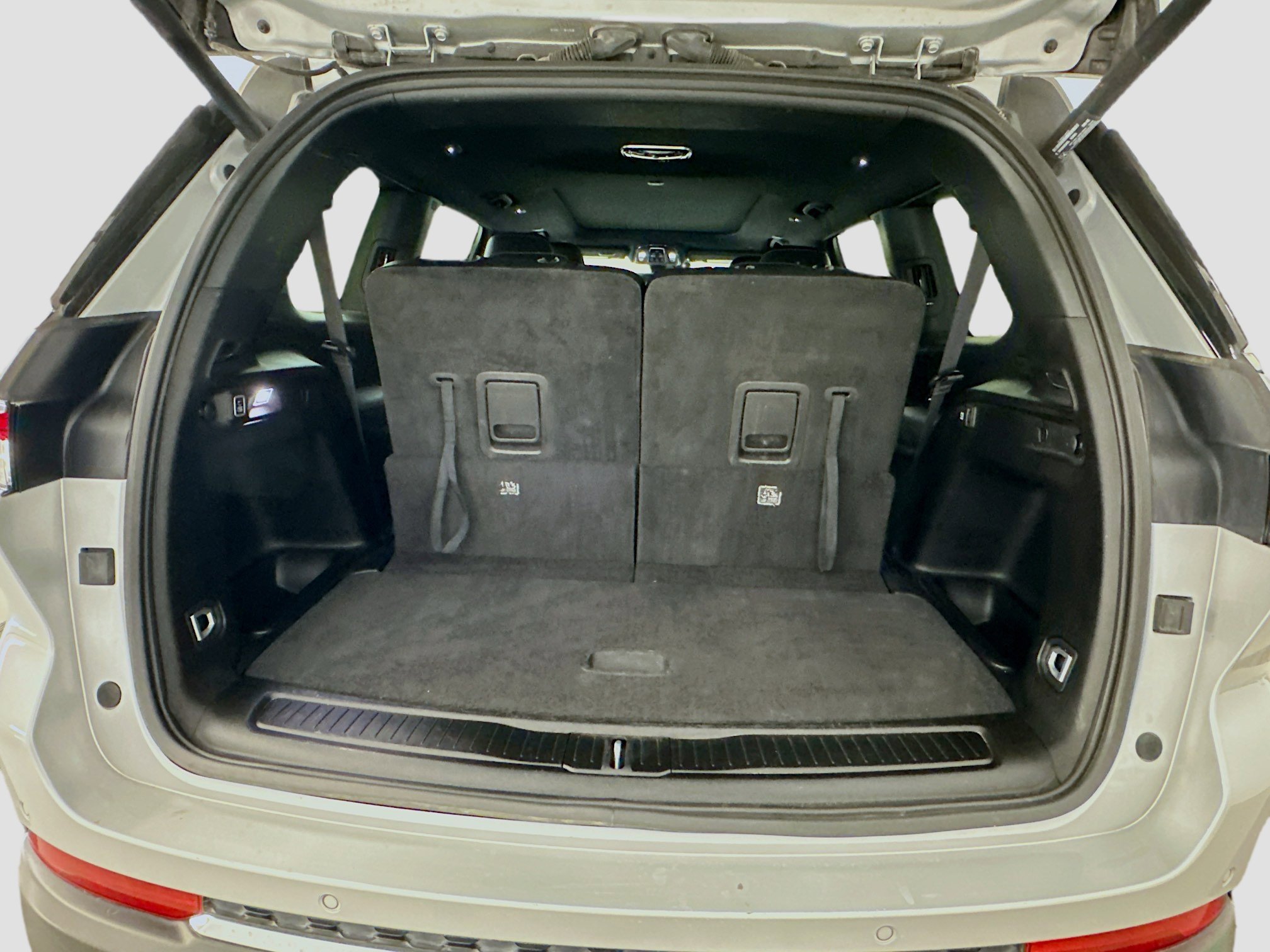 Used 2024 Jeep Grand Cherokee L Limited w/ Luxury Tech Group II image 32